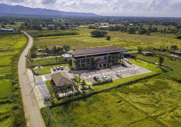Exterior & Views 18