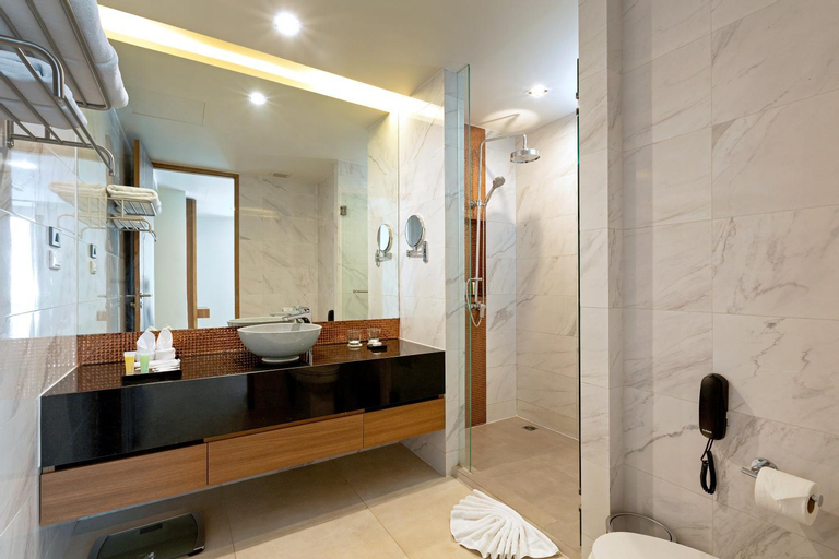 Bathroom 28
