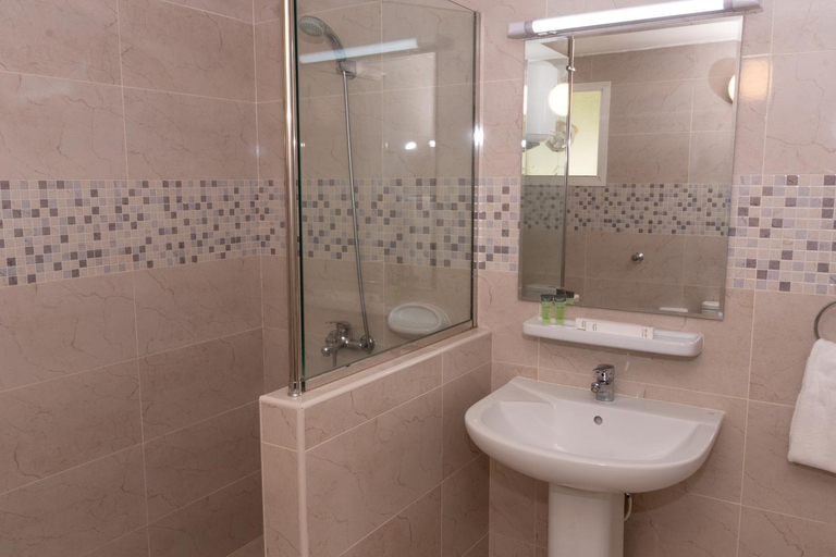 Bathroom 5, Fujairah Hotel And Resort
