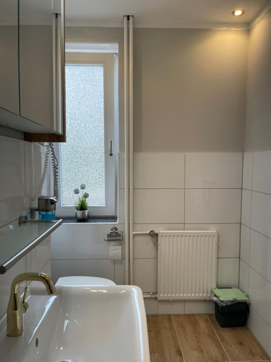 Bathroom 2, Hotel Kenny & Henry, Cuxhaven