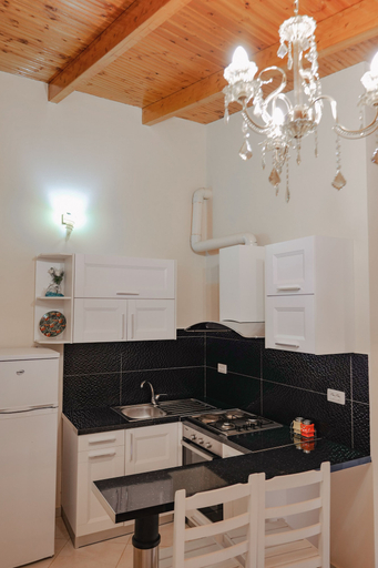 Others 5, Villa Matilda, Sarandës