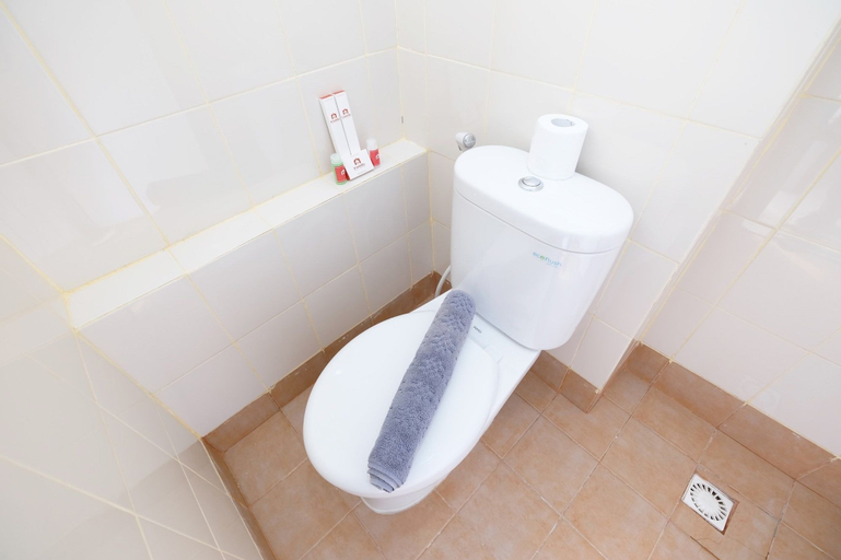 Bathroom 16