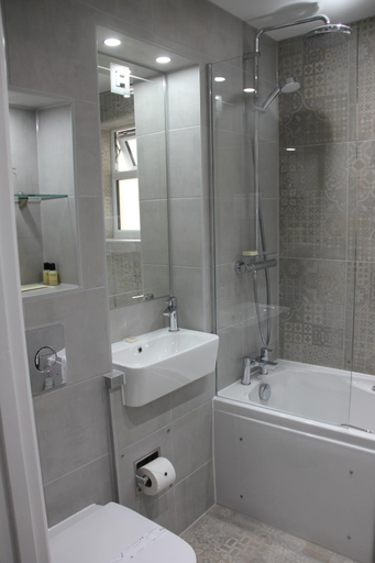 Bathroom 5, Centennial Hotel, Cambridgeshire