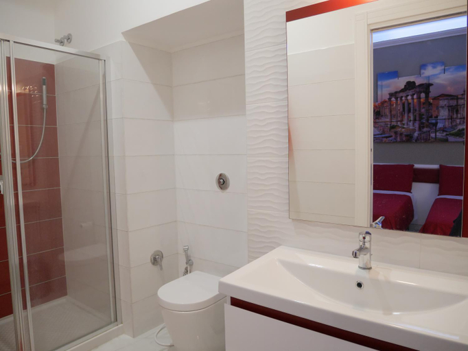Bathroom 4, Ann Inn, Roma