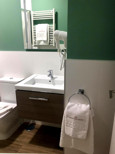 Bathroom 4, New Point Opera, Madrid