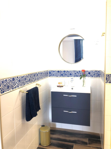 Bathroom 2, Chambres d'hote & Gite Chateau Le Conte - Saint Emilion, Gironde