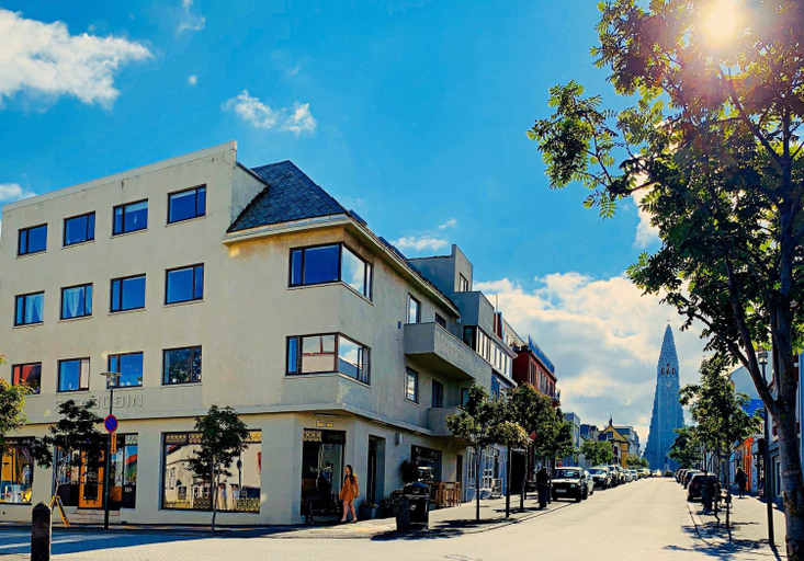 Exterior & Views