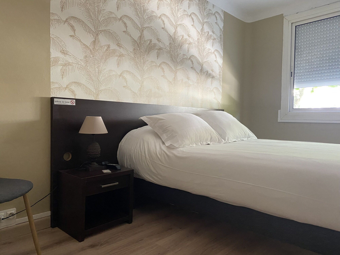 Bedroom 4, Hotel Regina, Hérault