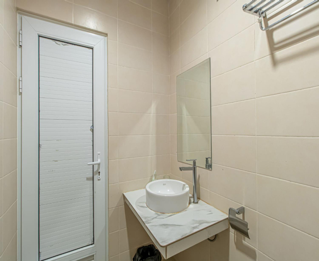 Bathroom 12