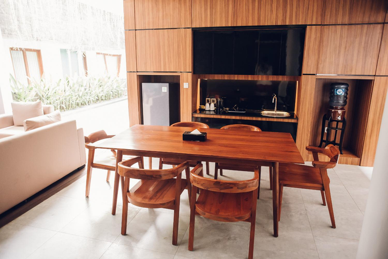 Dining Room 13