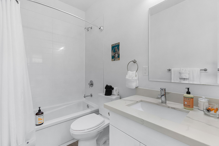 Bathroom 2, Tides of Seasmoke Suite, Seattle