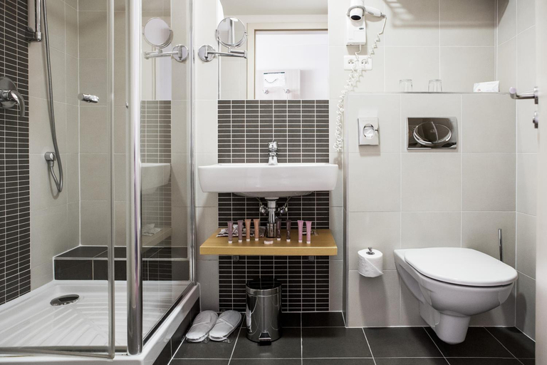 Bathroom 3, Iris Hotel Eden, Praha 10