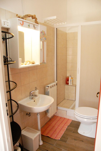 Bathroom 3, Tana Libera Tutti 1 Nature, Yourself, Love, Potenza