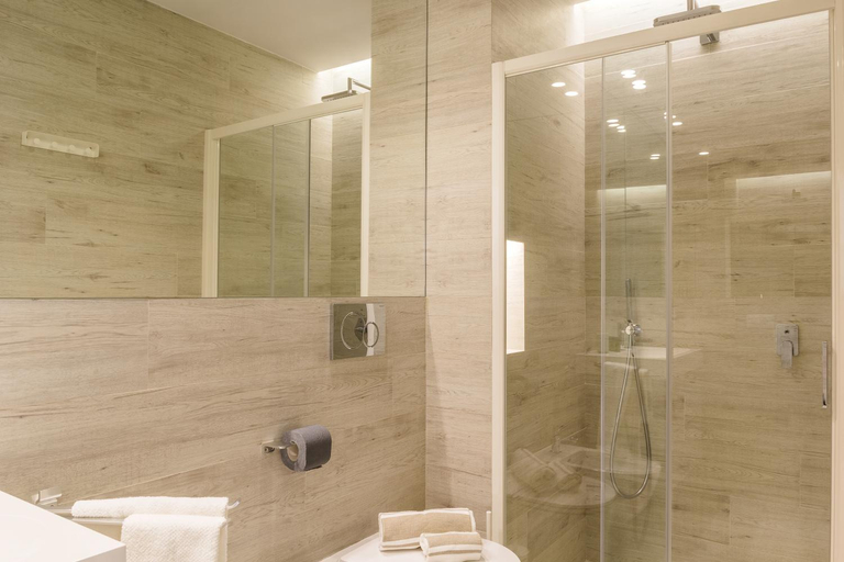 Bathroom 5, Les Suites - Apartments, Catania