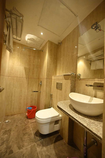 Bathroom 3, Hotel The Peace, Varanasi