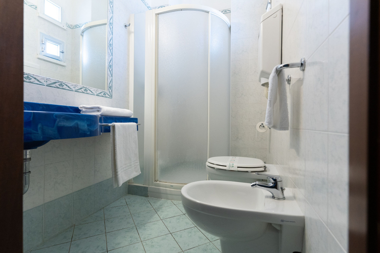Bathroom 4, Hotel Concord, Ravenna