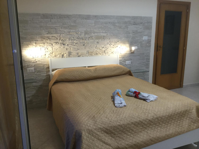 Bedroom 2, Maria's home, Napoli
