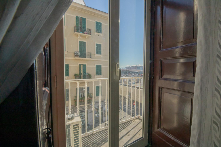 View 2, Madison, Napoli