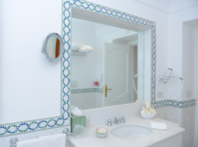 Bathroom 5, Hotel Buca di Bacco, Salerno