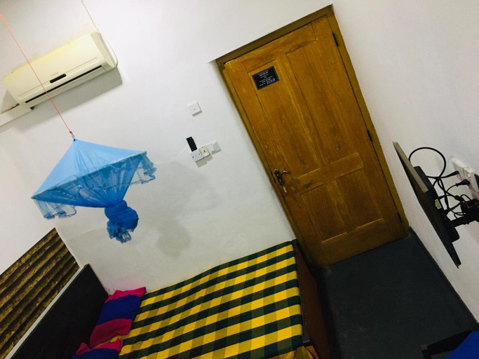 Bedroom 2, Bathiya Tourist Guest Anuradhapura, N. Palatha East