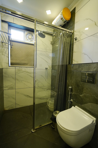 Bathroom 4, Lumino Winter Castle, Idukki