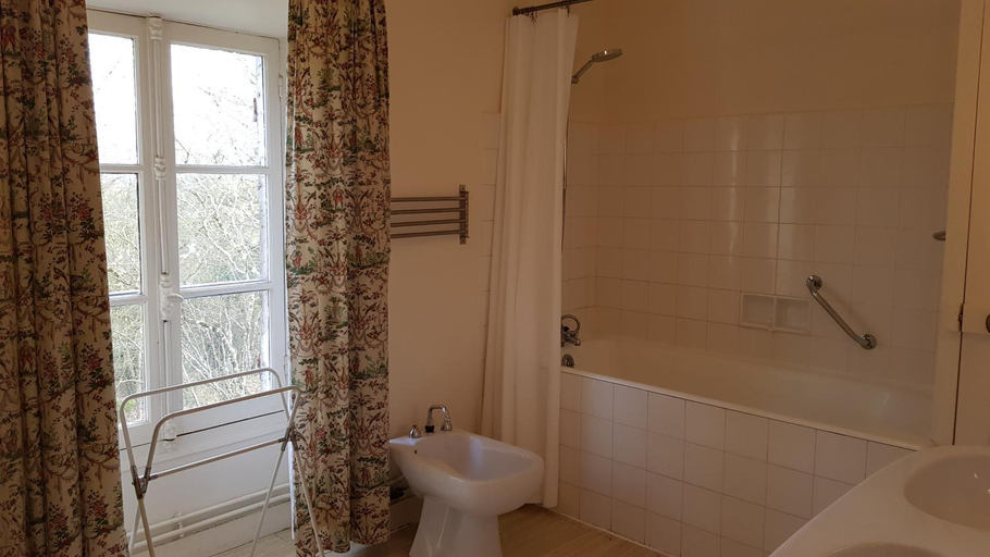 Bathroom, Maison de charme en foret de Fontainebleau, Seine-et-Marne