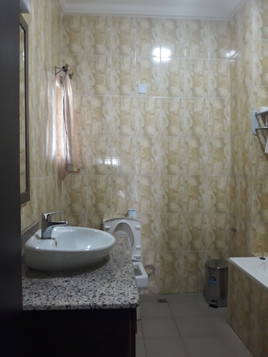 Bathroom 4, Hotel Reno, AbujaMun