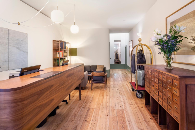 Public Area 3, One Shot Aliados Goldsmith 12, Porto