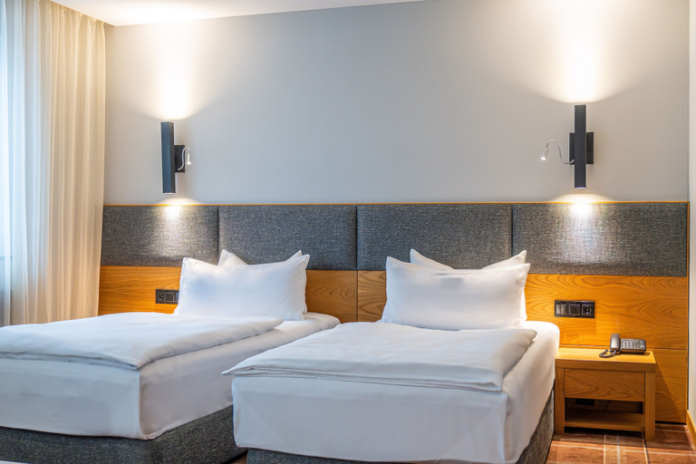Bedroom 3, Grand Hotel Suhl, Suhl