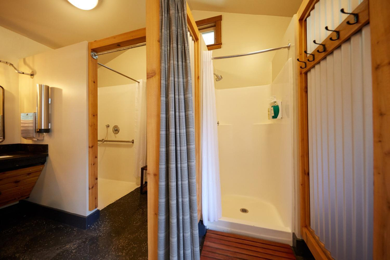 Bathroom 4, Evergreen Lodge at Yosemite, Tuolumne