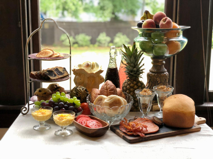 Food & Drinks
