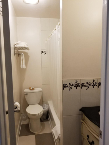 Bathroom 3, Dundas Apartments & Suites, Toronto