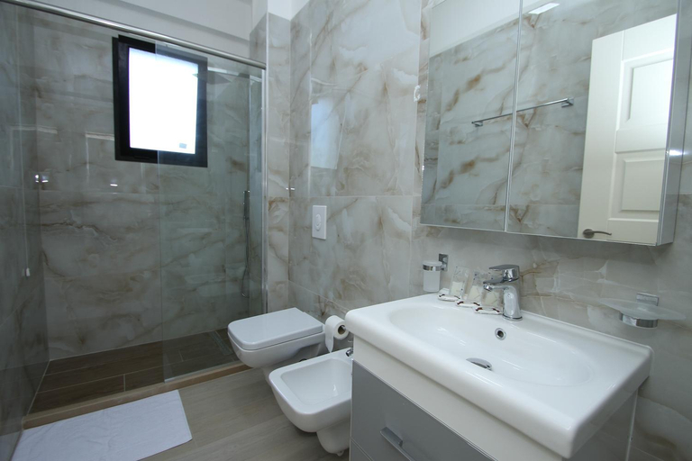 Others 5, Hotel Roalb, Vlorës