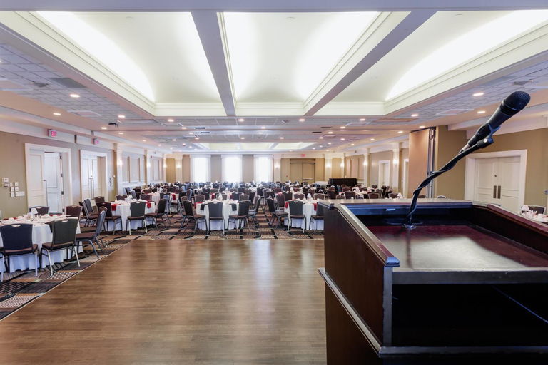 Food & Drinks 5, Royal Hotel Calgary Trademark Collection Wyndham, Division No. 6