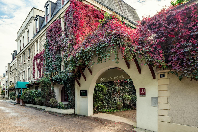 Exterior & Views