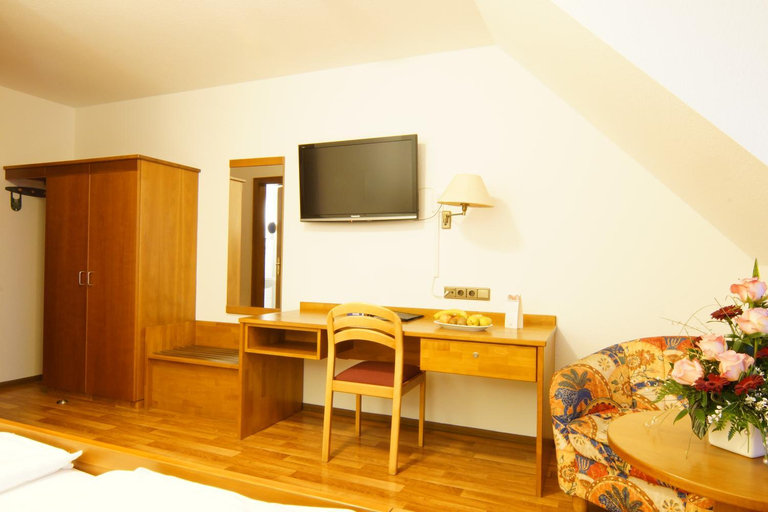 Others 4, Hotel Spitzenpfeil, Lichtenfels
