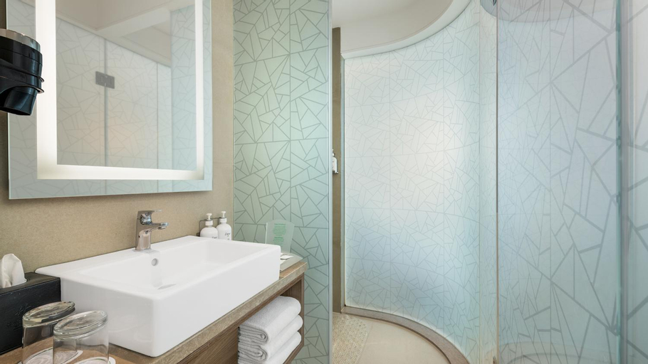Bathroom 14