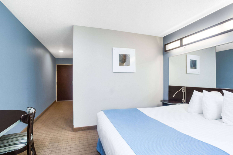 Bedroom 3, Microtel Inn & Suites by Wyndham Bath, Steuben