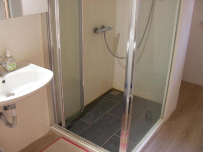 Bathroom 3, maison bleue, Territoire de Belfort