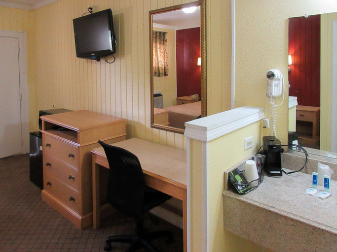 Others, Rodeway Inn, Jackson