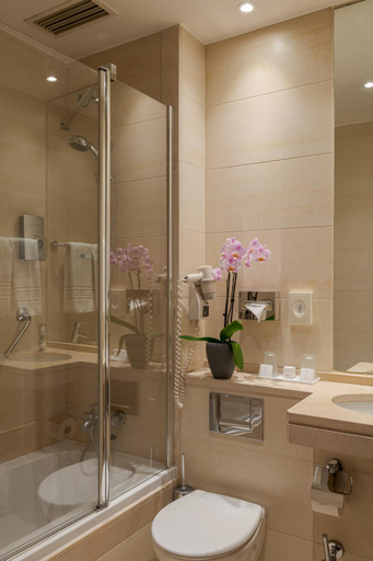 Bathroom 4, Hotel Dom Carlos Liberty, Lisbon