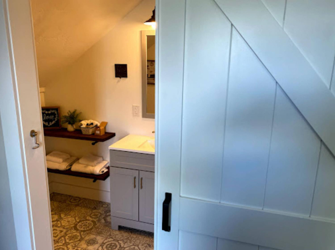 Others 2, The Farmhouse Inn & Kitchen, 2 blocks from Downtown Whitefish, Montana, Flathead