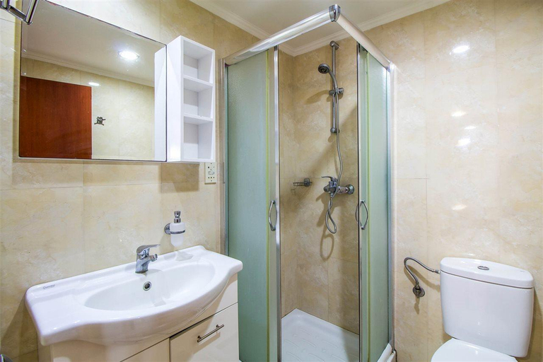 Bathroom 4, Continental Plus, South Aegean