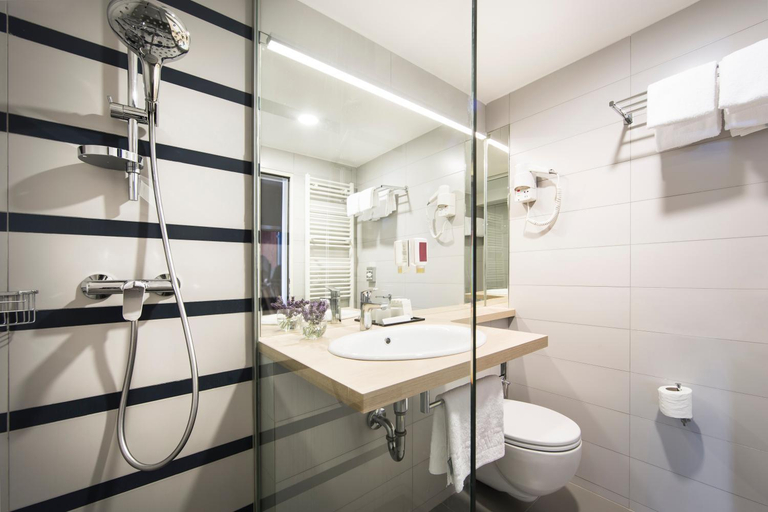 Bathroom 5, Remisens Hotel Admiral, Opatija/Veprinac