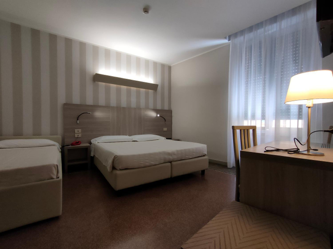 Bedroom 3, Hotel Vittoria, Genova
