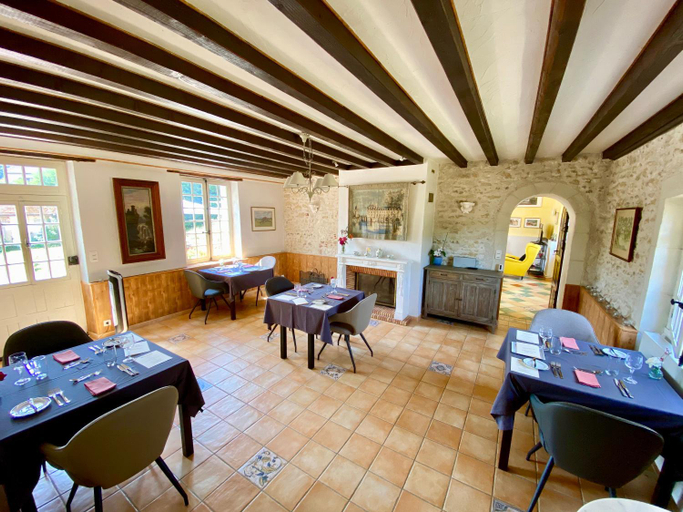 Food & Drinks 4, Sans Souci Bed and Breakfast with Luxe Heated Pool, Indre-et-Loire