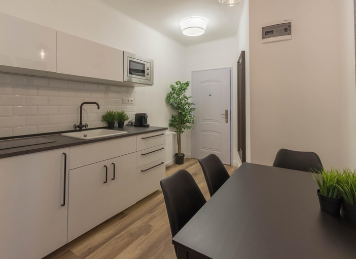 Others 2, Standard Apartment by Hi5 - Madach, Budapesti