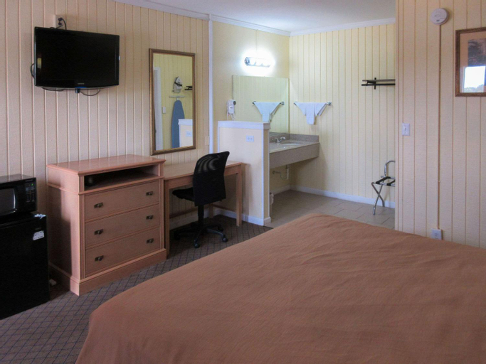 Bedroom 2, Rodeway Inn, Jackson