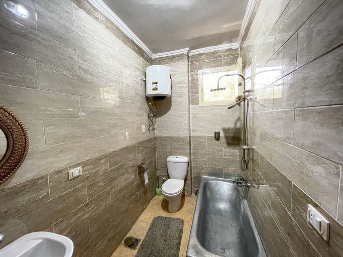 Bathroom 5, Chez l'ami hotel, Al-Ahram