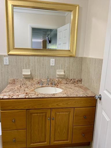 Bathroom 3, Dawson’s Hideaway